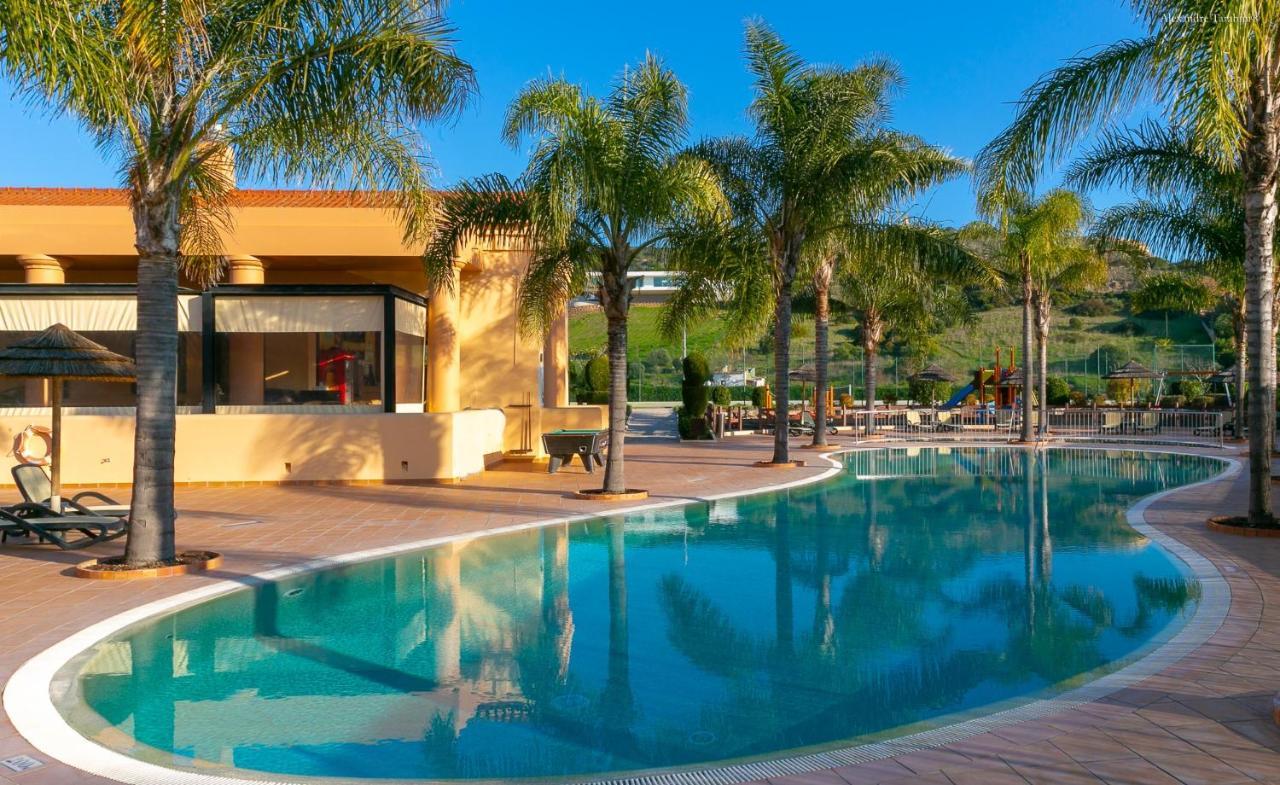 Luzbay Pool Apartments Exterior photo